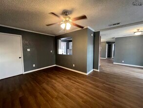 5026 Lakefront Dr in Wichita Falls, TX - Foto de edificio - Building Photo