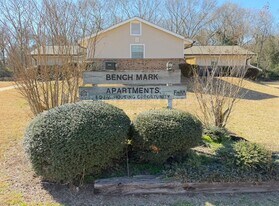 1502 Waverly Way in Monroe, GA - Building Photo