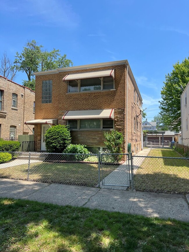 3851 N Whipple St in Chicago, IL - Building Photo - Building Photo