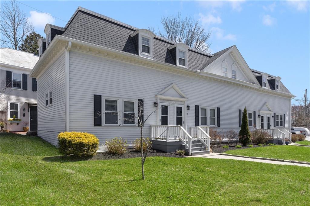 412 Bellevue Ave in Newport, RI - Building Photo