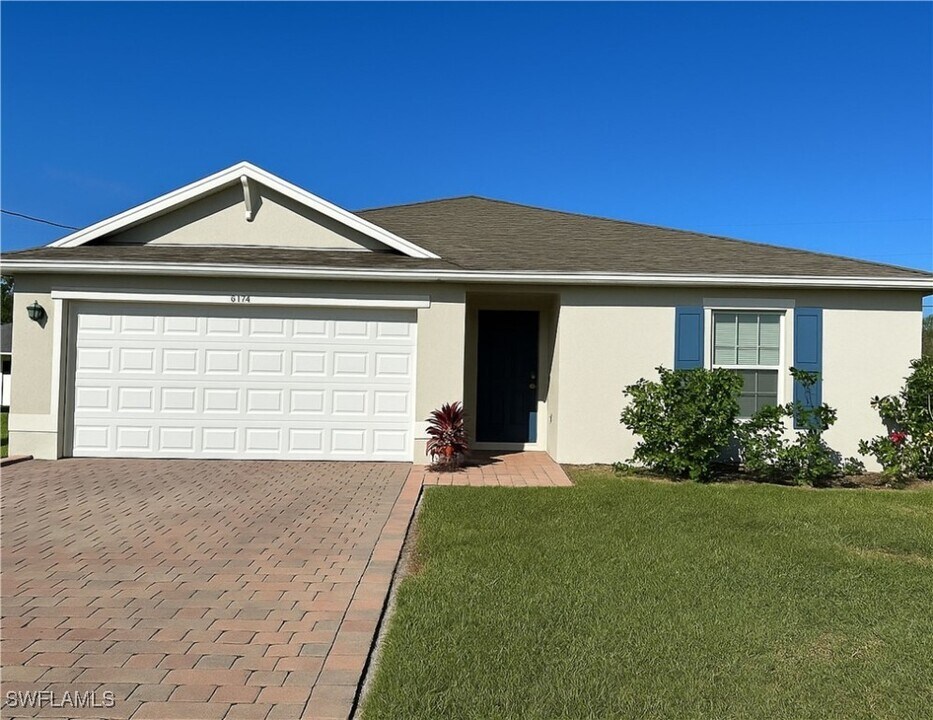 3408 NE 8th Pl in Cape Coral, FL - Building Photo