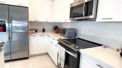 8363 NW 41st St in Doral, FL - Building Photo - Building Photo