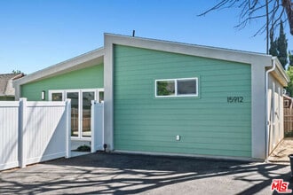 15912 Vose St in Van Nuys, CA - Building Photo - Building Photo