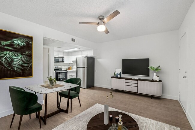 Aster on University in Mesa, AZ - Foto de edificio - Building Photo