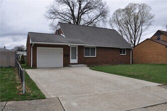 539 Royer Ave NW in North Canton, OH - Building Photo - Building Photo