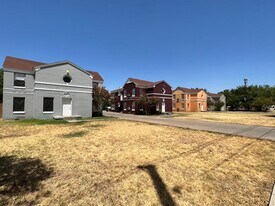 211SE13th St in Grand Prairie, TX - Building Photo