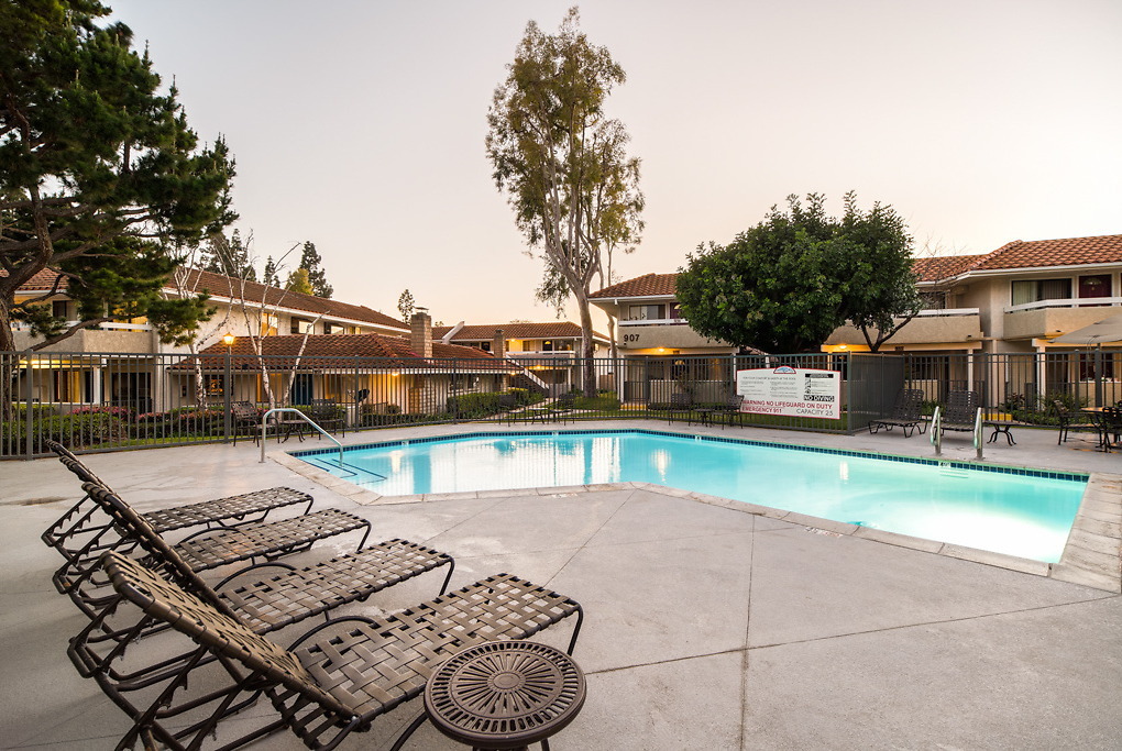 Camarillo Oaks in Camarillo, CA - Foto de edificio