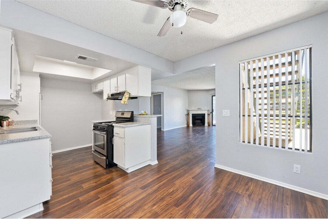 Harris Place Apartments in Ontario, CA - Building Photo