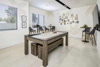 Brisas Del Este II in Miami, FL - Foto de edificio - Building Photo