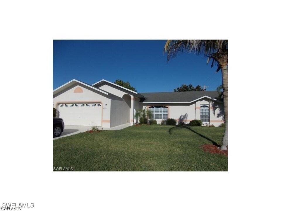 2802 SE 8th Pl in Cape Coral, FL - Foto de edificio