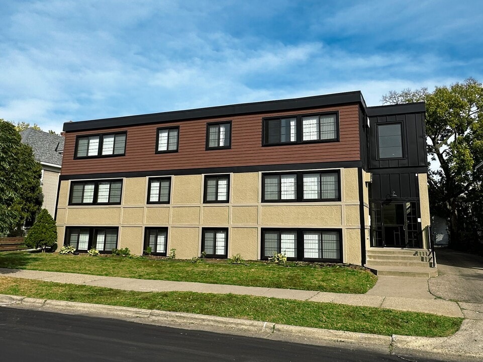 2525 Grand Ave S in Minneapolis, MN - Foto de edificio