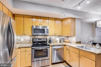 616 E St NW, Unit 446 in Washington, DC - Foto de edificio - Building Photo