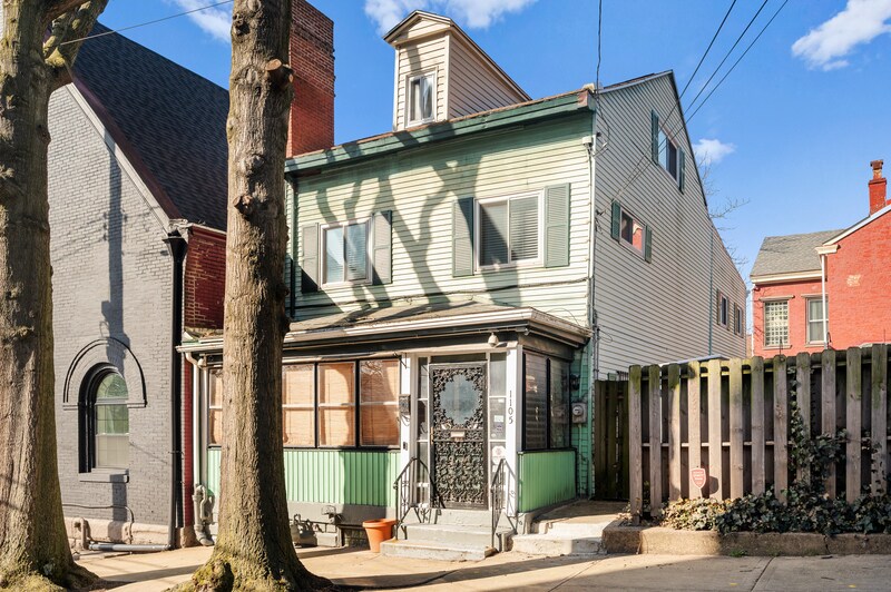 1105 Middle St in Pittsburgh, PA - Building Photo