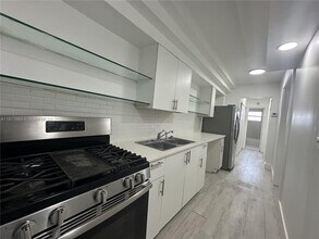 525 Meridian Ave in Miami Beach, FL - Building Photo - Building Photo