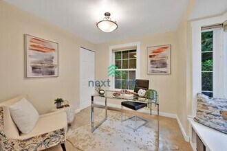 10025 NE 129th Pl in Kirkland, WA - Building Photo - Building Photo