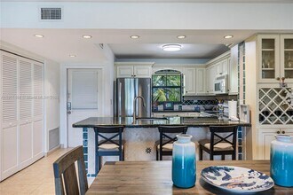 96000 Overseas Hwy in Key Largo, FL - Foto de edificio - Building Photo