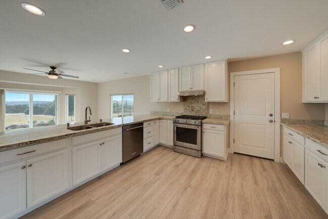 3640 Bass Lake Rd in El Dorado Hills, CA - Building Photo - Building Photo