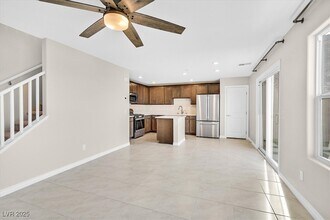 366 Rosefinch St in Henderson, NV - Building Photo - Building Photo