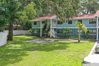 Pelican Grove Apartments in St. Petersburg, FL - Building Photo - Building Photo