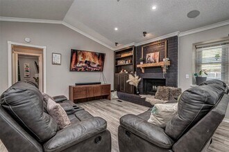 8421 Woodhue Dr in Oklahoma City, OK - Building Photo - Building Photo