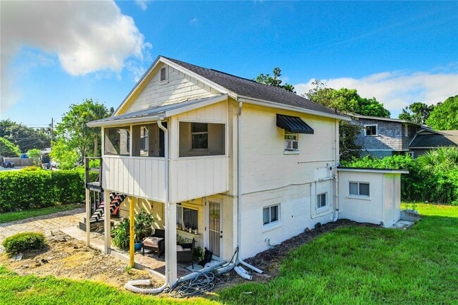 property at 1950 Killarney Dr