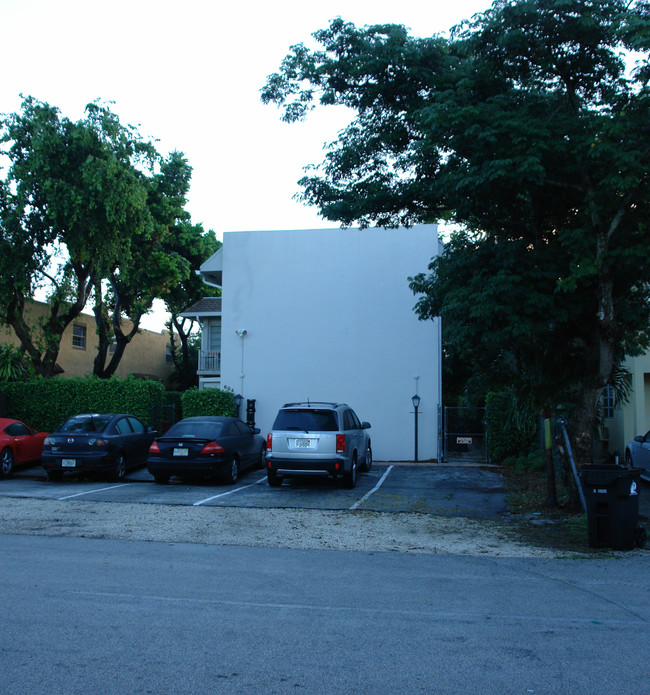 604 NE 9th Ave in Fort Lauderdale, FL - Building Photo - Building Photo