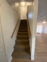 880 N Cloverleaf Loop in Springfield, OR - Foto de edificio - Building Photo