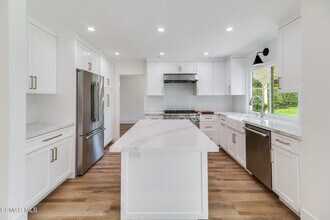 6823 Castle Peak Dr in Los Angeles, CA - Building Photo - Building Photo