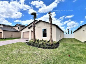 716 Carlyle Wy in Fort Pierce, FL - Foto de edificio - Building Photo