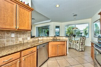 12859 Carrington Cir in Naples, FL - Foto de edificio - Building Photo