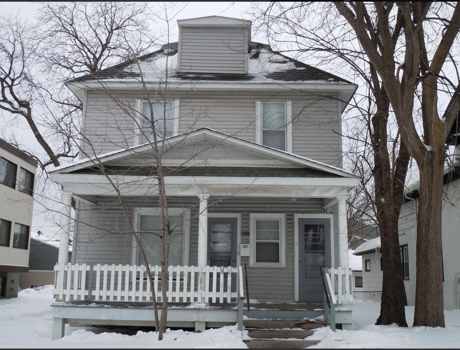 1025 12th Ave SE in Minneapolis, MN - Building Photo