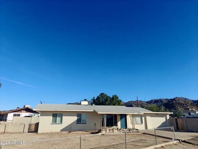 property at 251 W Buist Ave