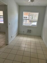 2041 Jackson St, Unit 1 in Hollywood, FL - Foto de edificio - Building Photo