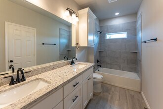 6922 Leonard Rd in Bryan, TX - Building Photo - Building Photo