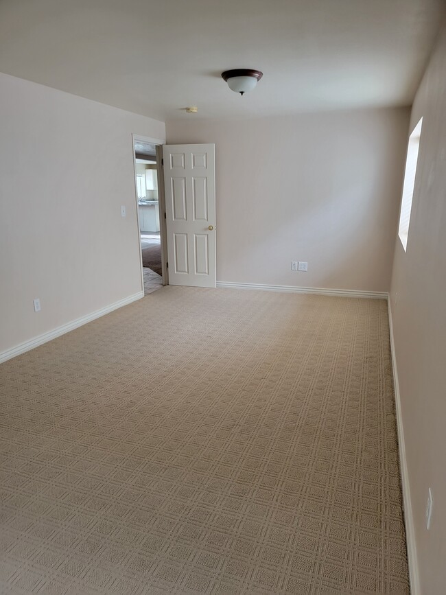 749 S 300 W, Unit Basement apartment in Salem, UT - Foto de edificio - Building Photo