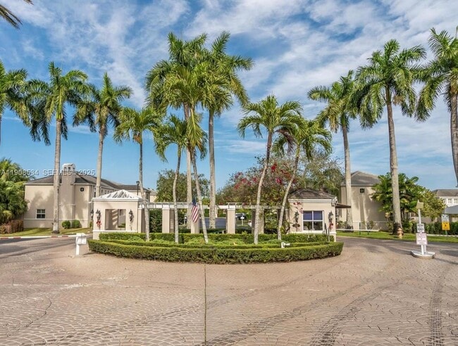 6950 SW 55th Terrace E in Miami, FL - Building Photo - Building Photo