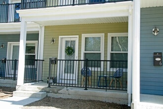 37 Hampden St, Unit 4 in Northampton, MA - Foto de edificio - Building Photo