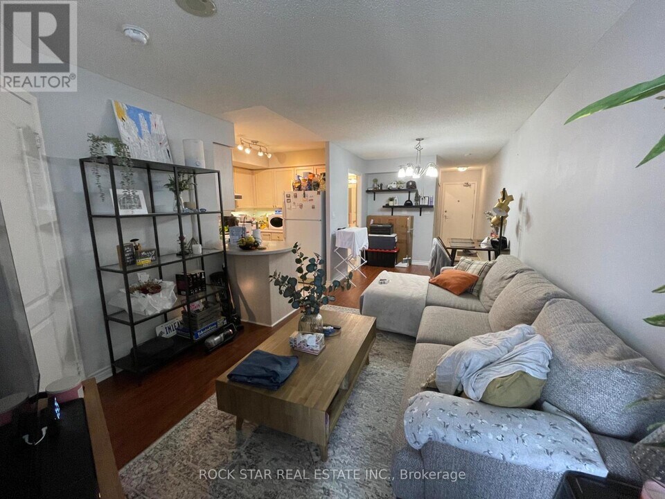 3 Rean Dr in Toronto, ON - Building Photo