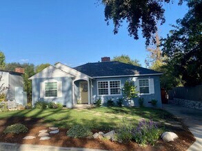 4828 Grand Ave in La Cañada Flintridge, CA - Building Photo - Building Photo