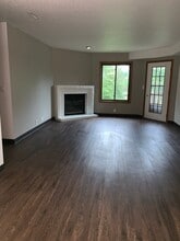2050 Holiday Rd in Coralville, IA - Building Photo - Building Photo