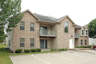 Green Meadow Apartments in North Liberty, IA - Foto de edificio - Building Photo