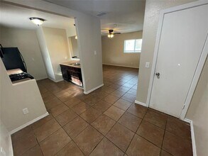 6253 Manor Rd in Austin, TX - Building Photo - Building Photo