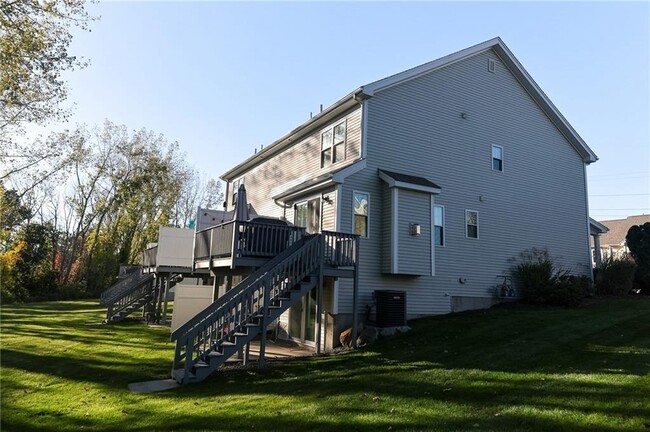 40 Streamview Dr in Cumberland, RI - Building Photo - Building Photo