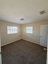 1320 SW 11th Ave in Deerfield Beach, FL - Foto de edificio - Building Photo