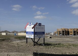 Mariposa at Bay Colony 55+ Apartments in Dickinson, TX - Building Photo - Building Photo