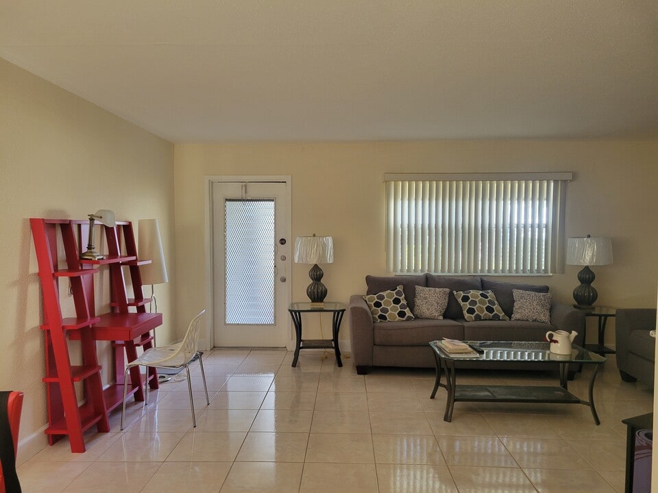 211 Brittany E in Delray Beach, FL - Building Photo