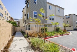 756 Daniel Freeman Cir in Inglewood, CA - Building Photo - Building Photo