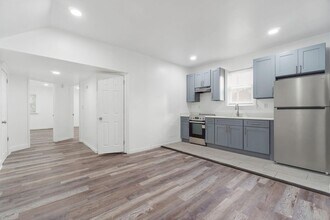 130 Elmwood Ave, Unit 3 in East Orange, NJ - Foto de edificio - Building Photo