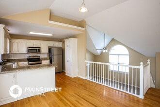 1221 Rosehill Dr in Lee's Summit, MO - Foto de edificio - Building Photo