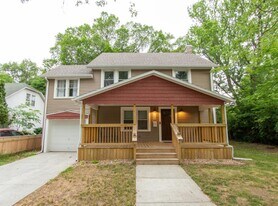 109 S Russell Ave in Ames, IA - Building Photo